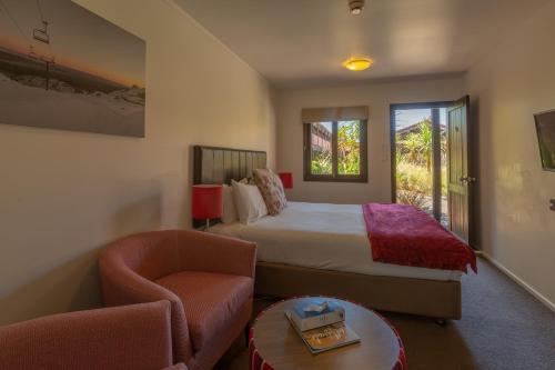 Postel nebo postele na pokoji v ubytování The Park Hotel Ruapehu