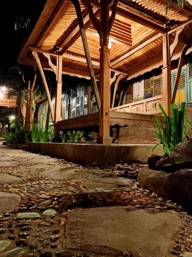 Сад в Bedhot Homestay
