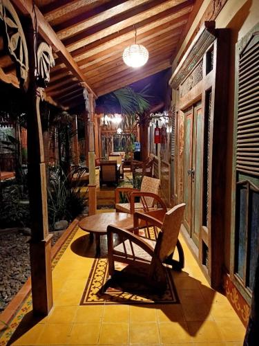 Ресторан / где поесть в Bedhot Homestay