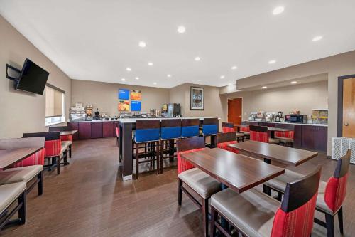 TV a/nebo společenská místnost v ubytování Comfort Inn Oklahoma City South - I-240