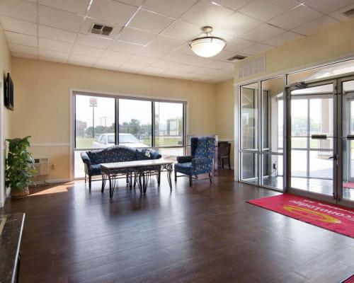 Posezení v ubytování Econo Lodge Pine Bluff