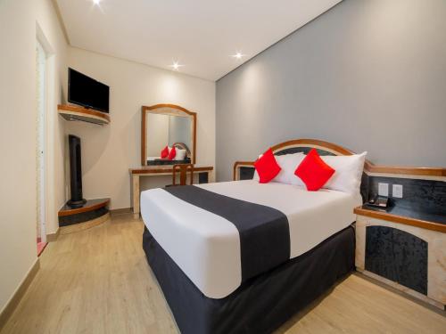Postel nebo postele na pokoji v ubytování Hotel Monarca