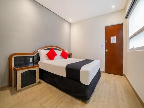 Postel nebo postele na pokoji v ubytování Hotel Monarca