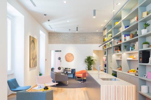 Ruang duduk di The Radical Hotel Roma