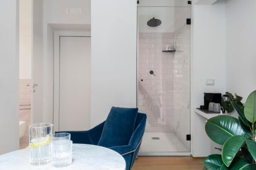 Bilik mandi di The Radical Hotel Roma