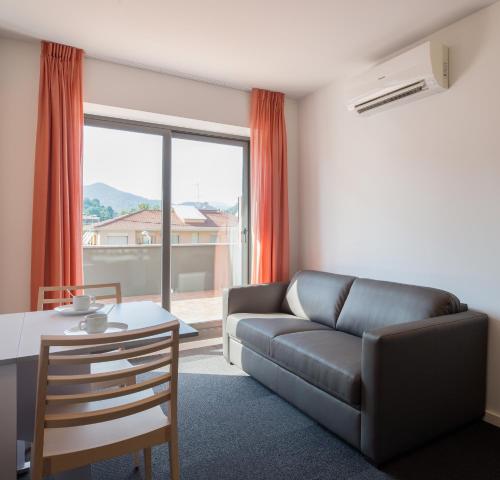 A seating area at Apartaments i habitacions Can Morera Olot