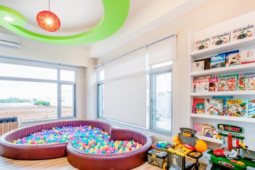 a childs room with a large ball pit at Party of the Ocean B&B in Magong