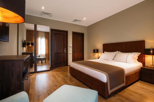 Postel nebo postele na pokoji v ubytování LETO Boutique Hotel Zugdidi