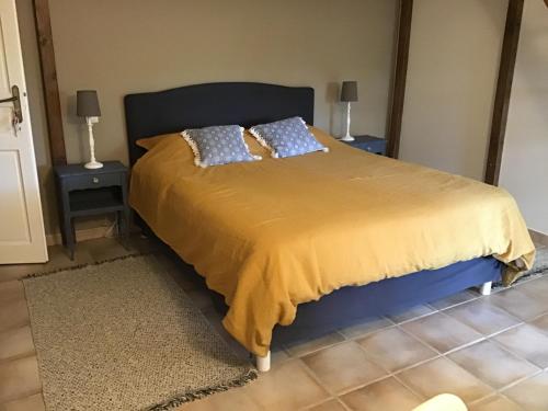 a bed with two pillows on it in a bedroom at Rêve d’Emma in Plan-dʼOrgon