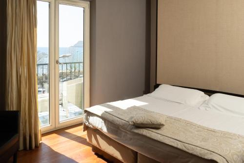 Säng eller sängar i ett rum på Hotel Villa Luisa