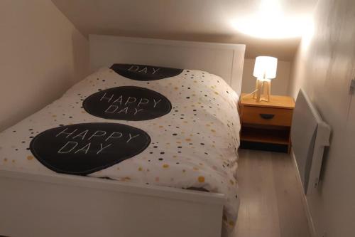 מיטה או מיטות בחדר ב-MONTVILLE sweet home ... wifi