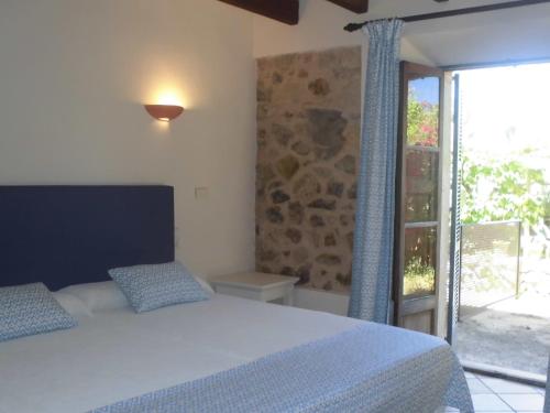 Ένα ή περισσότερα κρεβάτια σε δωμάτιο στο Agroturismo Na Set Centes - Adults Only
