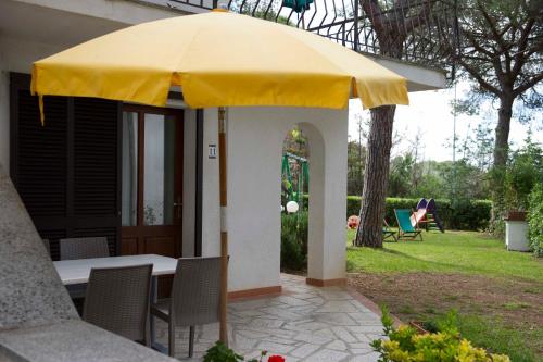 Κήπος έξω από το Residence le Mimose