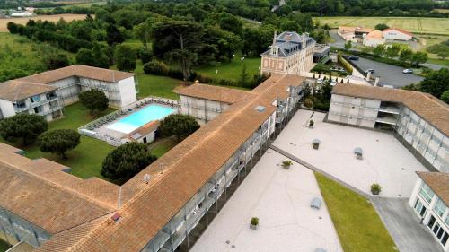Gallery image of Vacancéole - Le Domaine du Château - La Rochelle / Île de Ré in Lagord