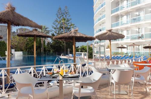 Bazén v ubytování Hotel Palia Las Palomas nebo v jeho okolí