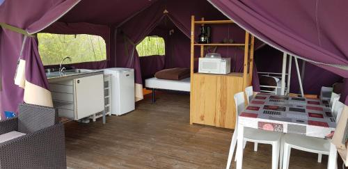 Gallery image of Camping Les Chagnelles in Le Perrier