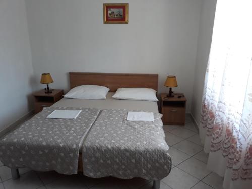 Posteľ alebo postele v izbe v ubytovaní Apartment in Vinišce with Seaview, Balcony, Air condition, WIFI (4752-2)