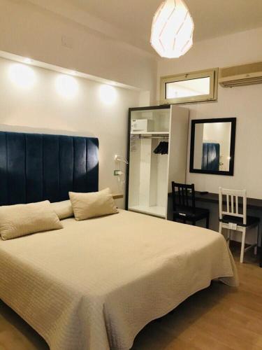 Una cama o camas en una habitación de IG-Tysandros Hotel Apartments
