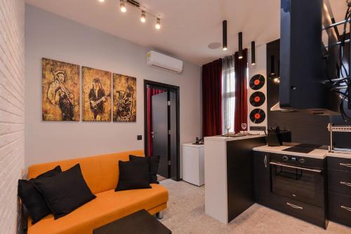 Svetainės erdvė apgyvendinimo įstaigoje Sofia Dream Apartments - Rock'n'Roll One Bedroom