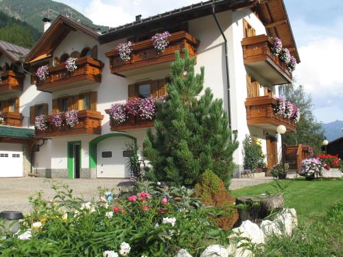 a house with flowers in front of it at Casa Bamby in Cogolo