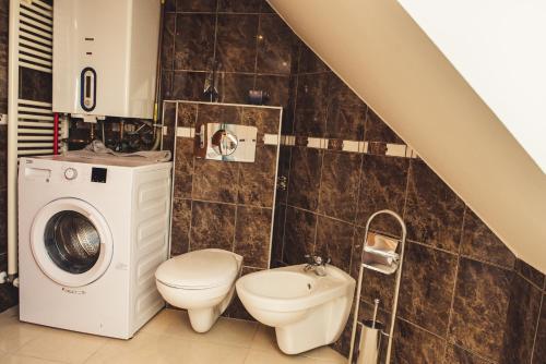 Un baño de SKOL apartments