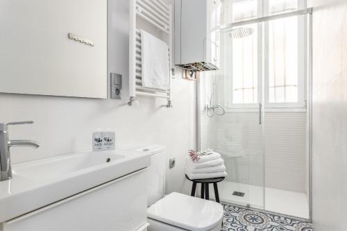 Ένα μπάνιο στο Waou Plaza de España II - Alquiler Corta Duración