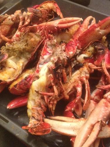 Makanan di atau berdekatan apartmen