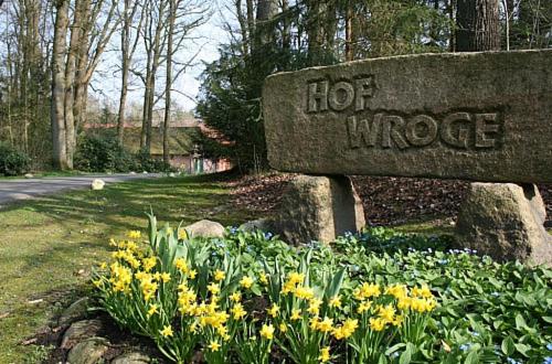 a bench with the words hog moose on it next to flowers at Ferienhof Wroge in Wietzendorf