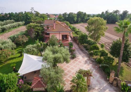 Photo de la galerie de l'établissement Villa Rosa Lifestyle B&B, à Sessa Aurunca