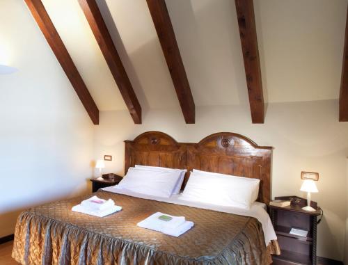 a bedroom with a bed with two towels on it at Hotel Villa Giulia in Gargnano