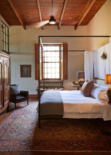 a bedroom with a large bed and a window at Jonkmanshof - 20 Bath in Montagu