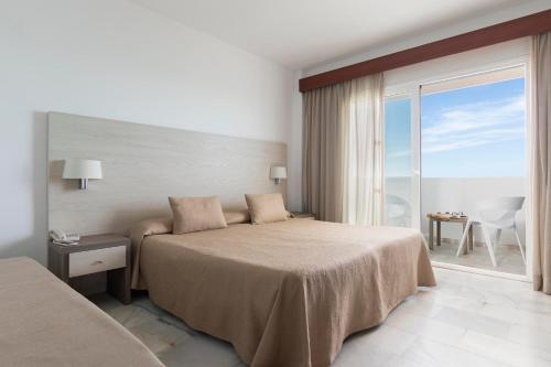 Un pat sau paturi într-o cameră la Hotel Palia La Roca