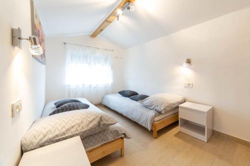 Postel nebo postele na pokoji v ubytování Apartments Raspolic