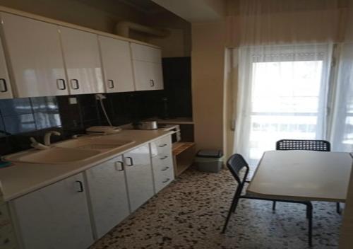 A kitchen or kitchenette at Karditsa Home Sweet Home 68 τ.μ