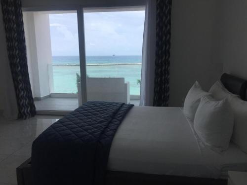 Letto o letti in una camera di Boca Beach Residence hotel