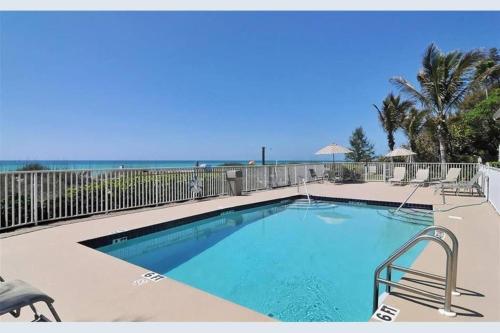 a swimming pool with the ocean in the background at The Beach on Longboat Key in Longboat Key