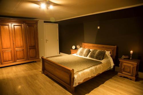 Una cama o camas en una habitación de 'T Dagwant