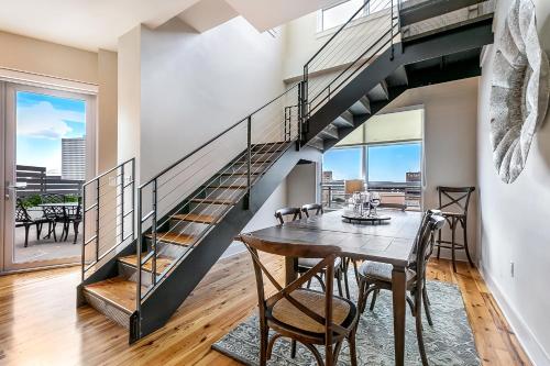 2 Bedroom Elegant condos in Downtown New Orleans Image