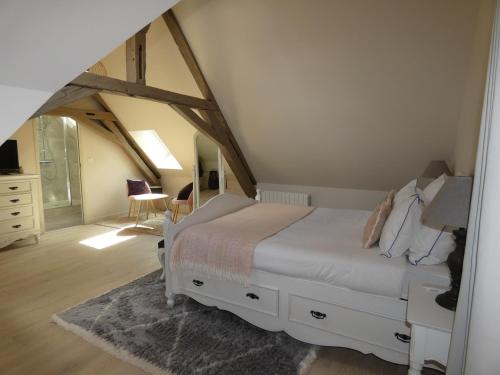 מיטה או מיטות בחדר ב-LE LOGIS ST PERE