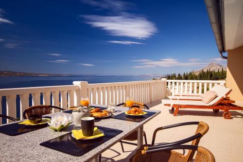 Fotografia z galérie ubytovania Villa Ana with private 50m2 pool, 7 bedrooms, 7 bathrooms, 18 persons max v destinácii Stanići