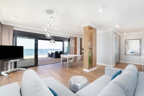 Μια τηλεόραση ή/και κέντρο ψυχαγωγίας στο Apartamenty The View Gardenia