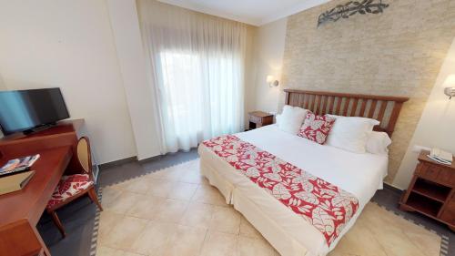 Televisyen dan/atau pusat hiburan di Hotel Boutique MR Palau Verd - Adults Only