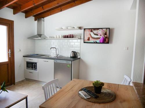Gallery image of Komitsa Luxury Apartments in Nea Roda