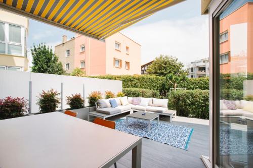 Ondarreta Villa Apartment with free parking, AC and outdoor terrace by the beach