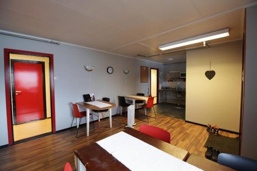 a room with two tables and chairs and a room with a table at Lyngenfjord, Frøyas hus in Olderdalen