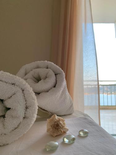 Ένα ή περισσότερα κρεβάτια σε δωμάτιο στο Fedra Apartments
