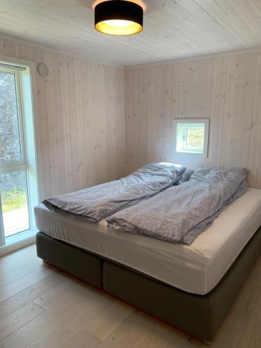 Posteľ alebo postele v izbe v ubytovaní Hytte på fantastiske Gimsøy