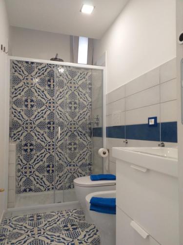 A bathroom at La finestra sul cortile