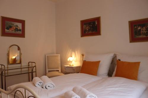 two beds in a room with towels on them at Hotel & Restaurant Pension Bei der Post in Bacharach