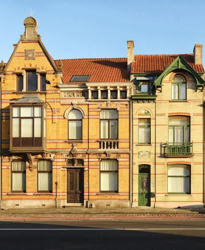 a large brick building with a red roof at B&B Villa Chantecler in Bruges